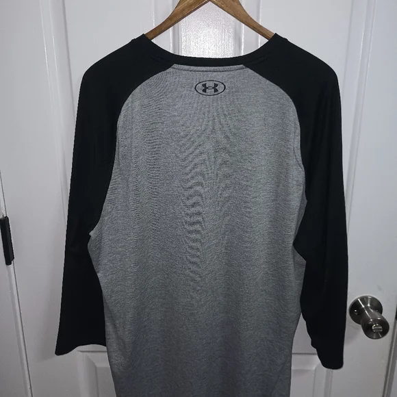 Under Armour Baseball Long Sleeve Men Size XL - Picture 6 of 6